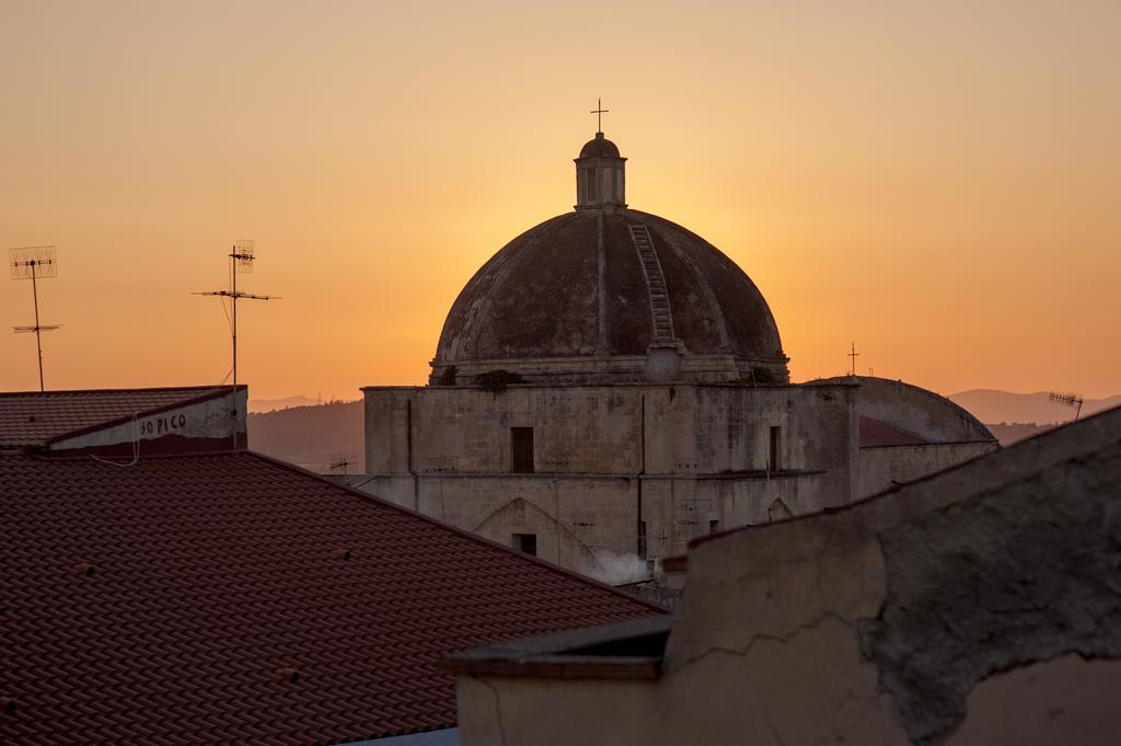 Piazza Azuni 18 Guest House Sassari Ngoại thất bức ảnh