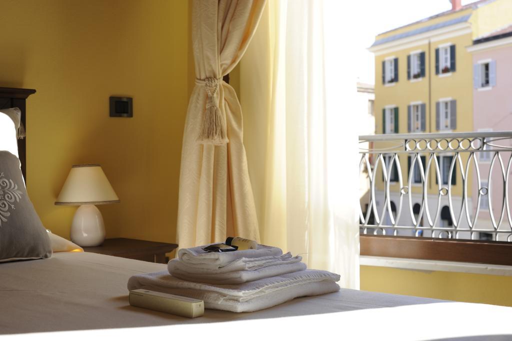 Piazza Azuni 18 Guest House Sassari Ngoại thất bức ảnh