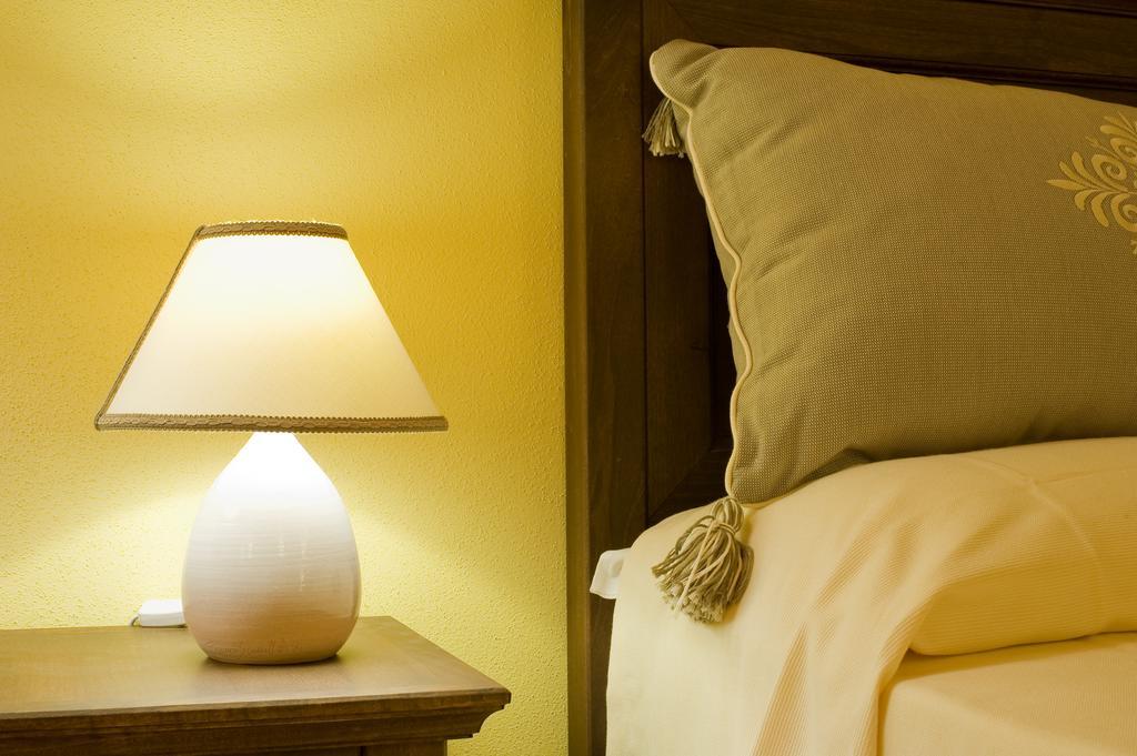 Piazza Azuni 18 Guest House Sassari Phòng bức ảnh