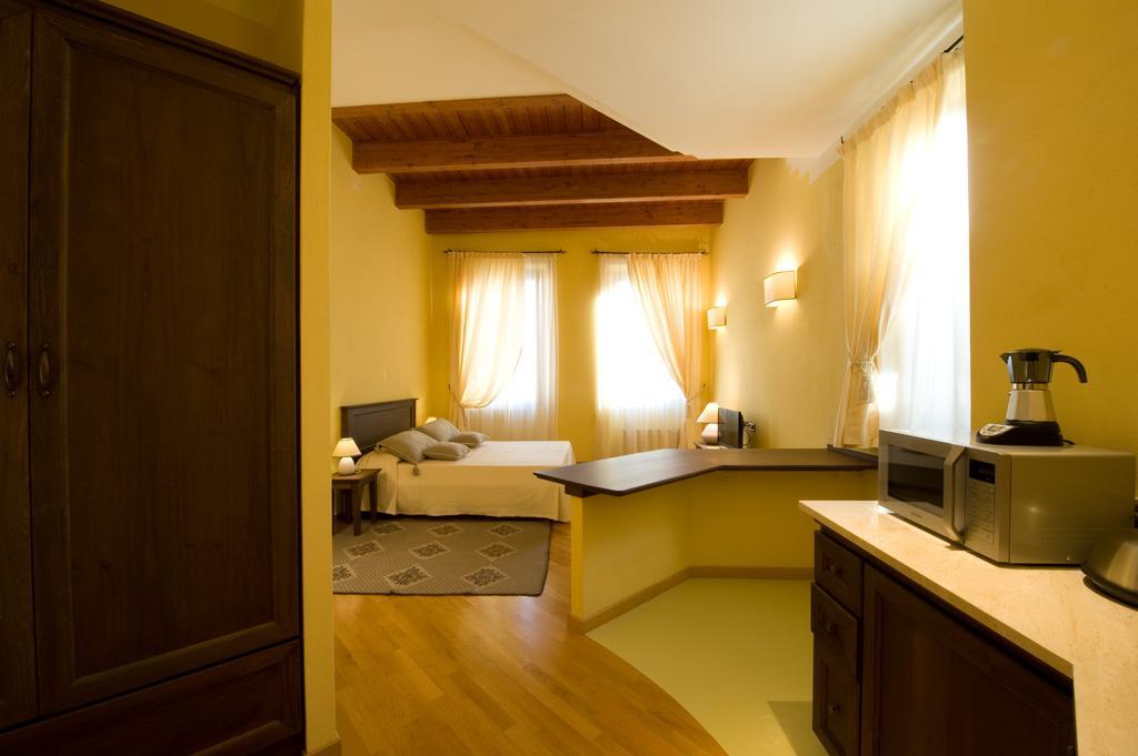 Piazza Azuni 18 Guest House Sassari Phòng bức ảnh