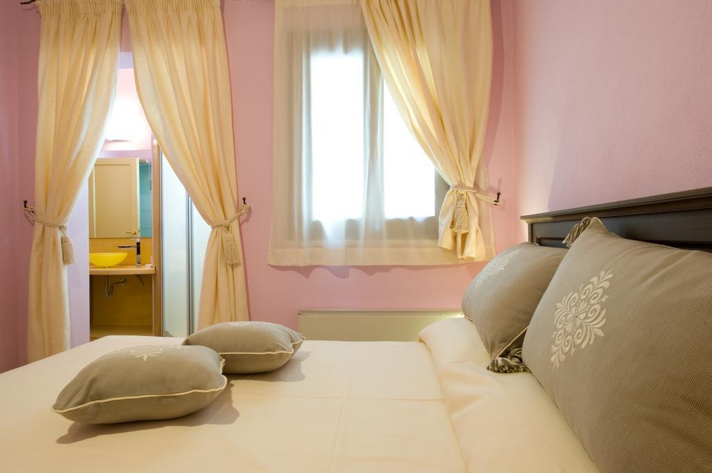Piazza Azuni 18 Guest House Sassari Phòng bức ảnh