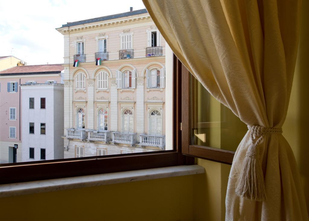 Piazza Azuni 18 Guest House Sassari Phòng bức ảnh