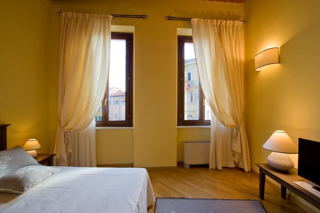 Piazza Azuni 18 Guest House Sassari Phòng bức ảnh