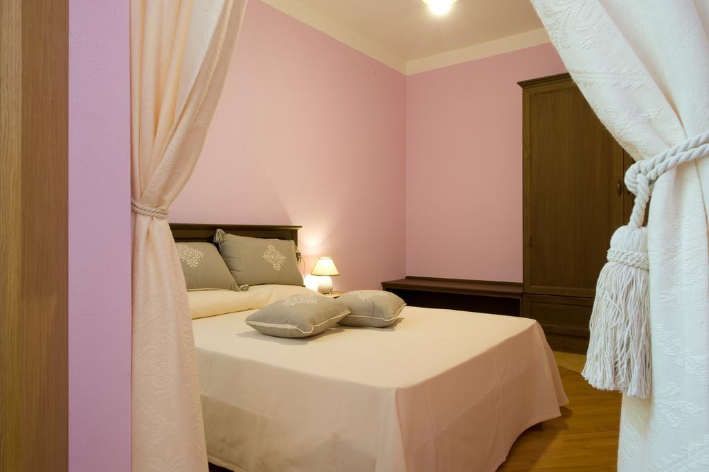 Piazza Azuni 18 Guest House Sassari Phòng bức ảnh